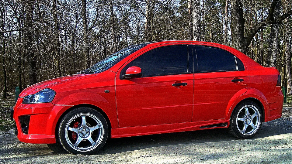 Chevrolet Aveo Sedan R-evo Red & Black BOMB 3
