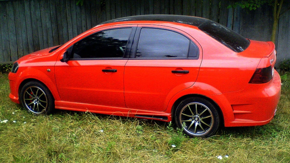Chevrolet Aveo Sedan R-evo Red & Black BOMB 4