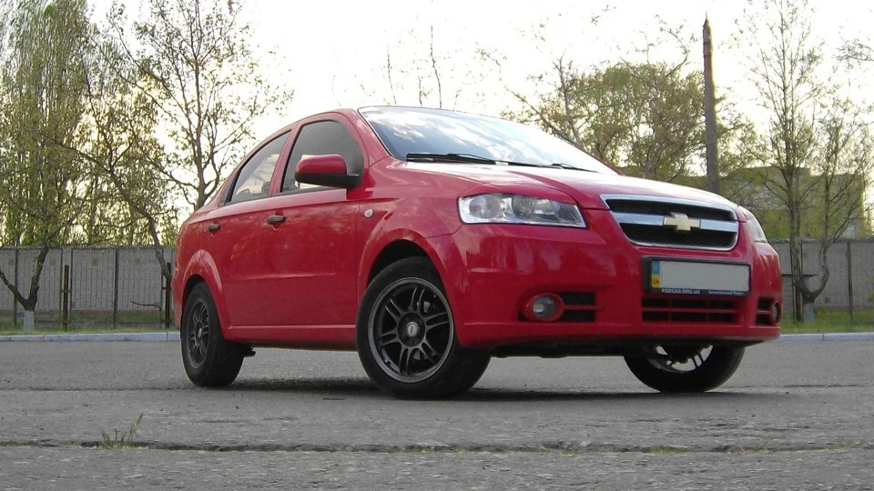 Chevrolet Aveo Sedan RED 3