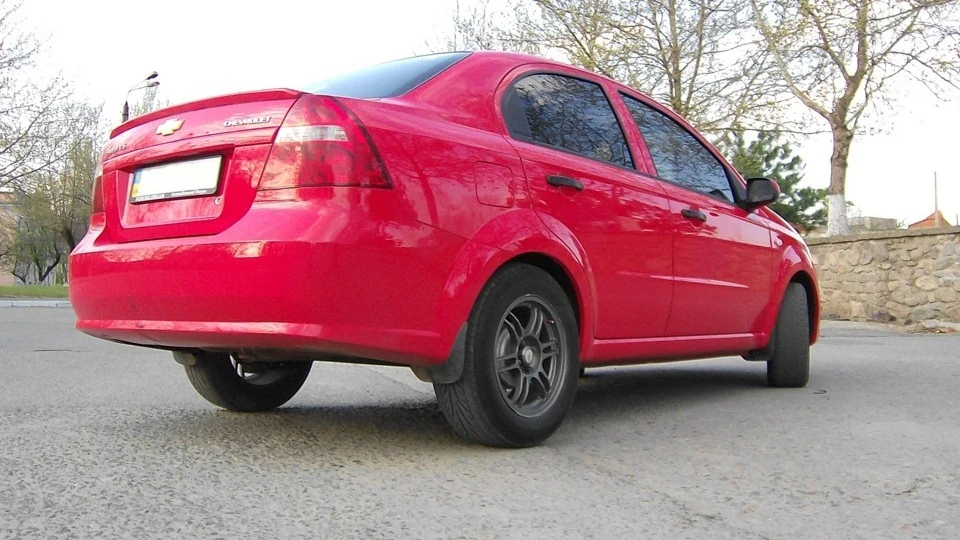 Chevrolet Aveo Sedan RED 5