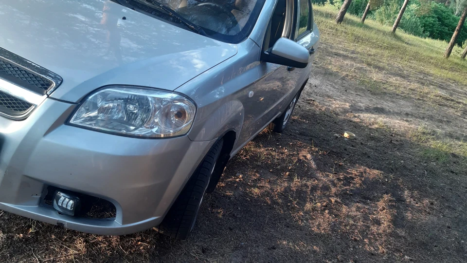 Chevrolet Aveo Sedan Срібляста 2