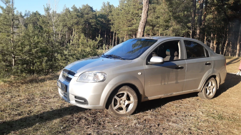 Chevrolet Aveo Sedan Срібляста 4