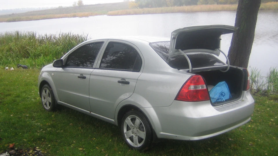 Chevrolet Aveo Sedan сріблястий метал.. 3