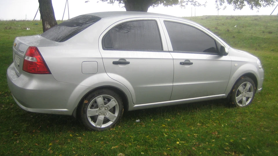 Chevrolet Aveo Sedan сріблястий метал.. 4