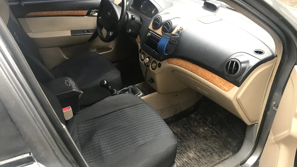 Chevrolet Aveo Sedan Сірий Бичок ) 3