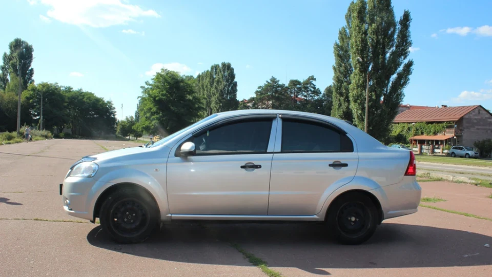 Chevrolet Aveo Sedan сірий металік 4