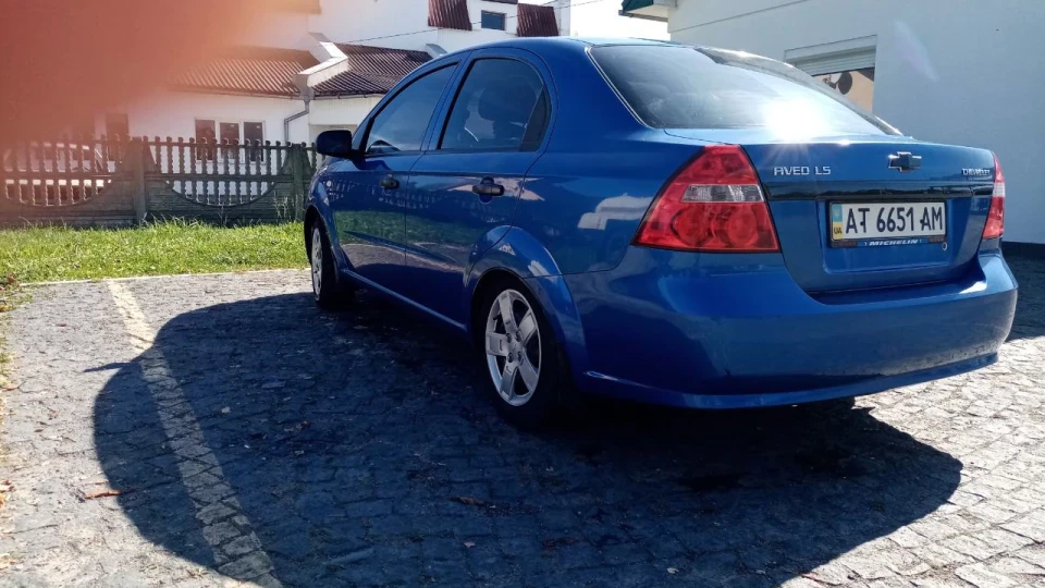 Chevrolet Aveo Sedan синій тихохід)))