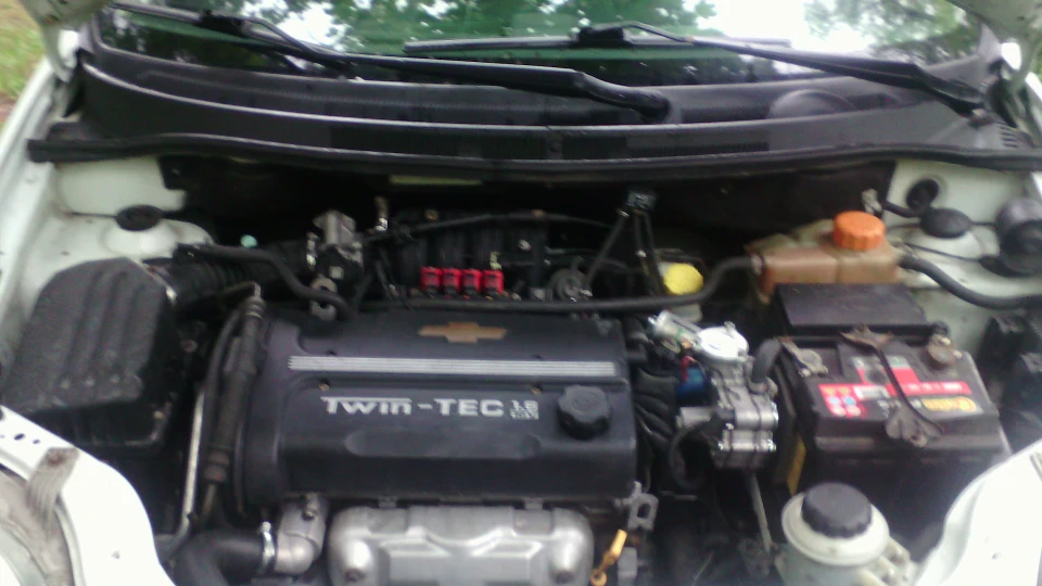Chevrolet Aveo Sedan Snow White 4