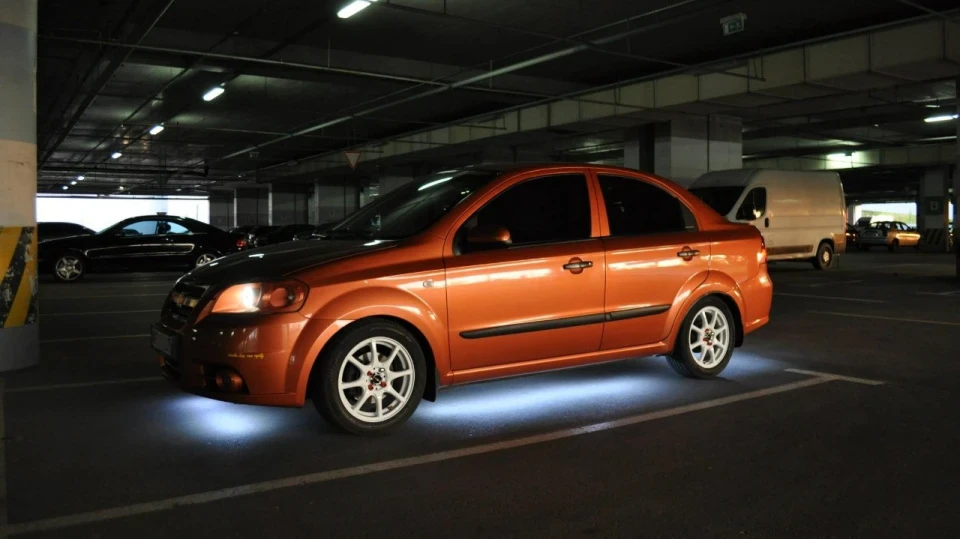 Chevrolet Aveo Sedan світиться апельсин 3