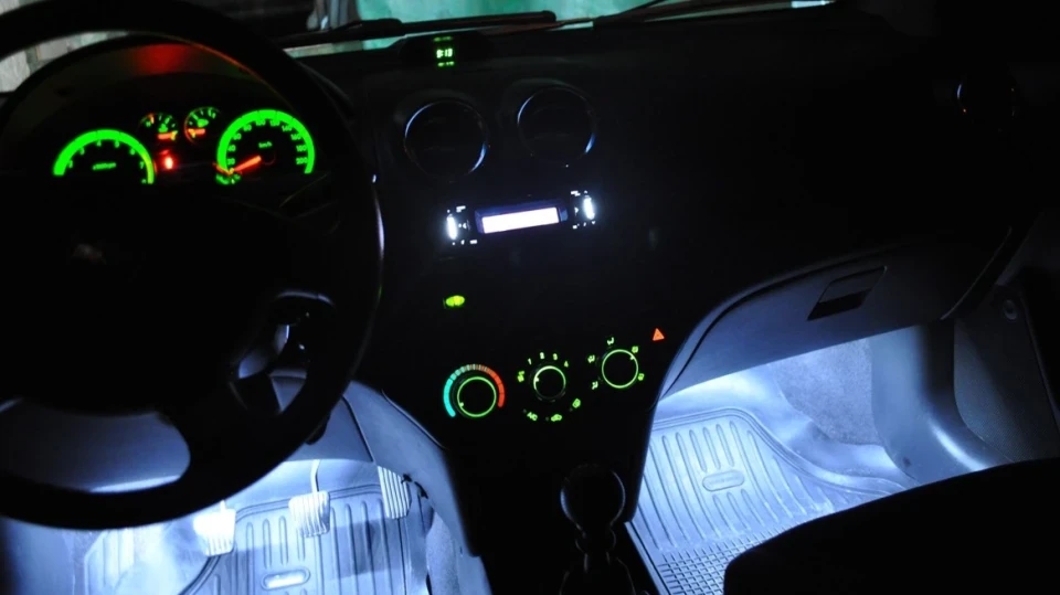 Chevrolet Aveo Sedan світиться апельсин 4