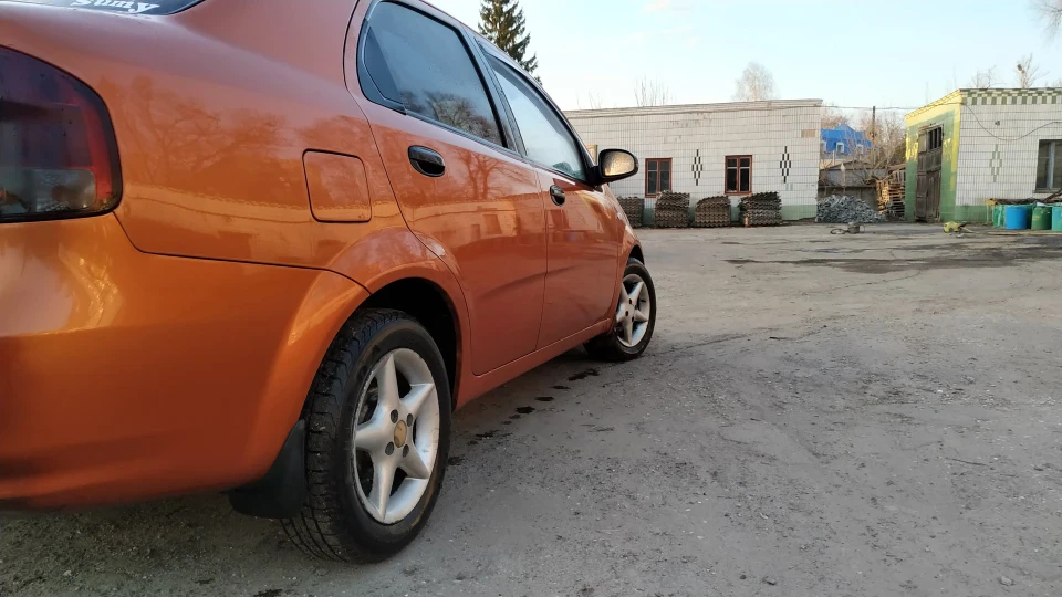Chevrolet Aveo Sedan Пекучий апельсин 3