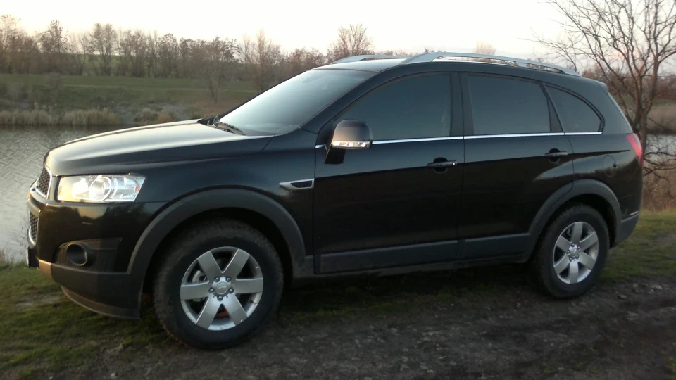 Chevrolet Captiva 2,4 хутро. чорний металік 2