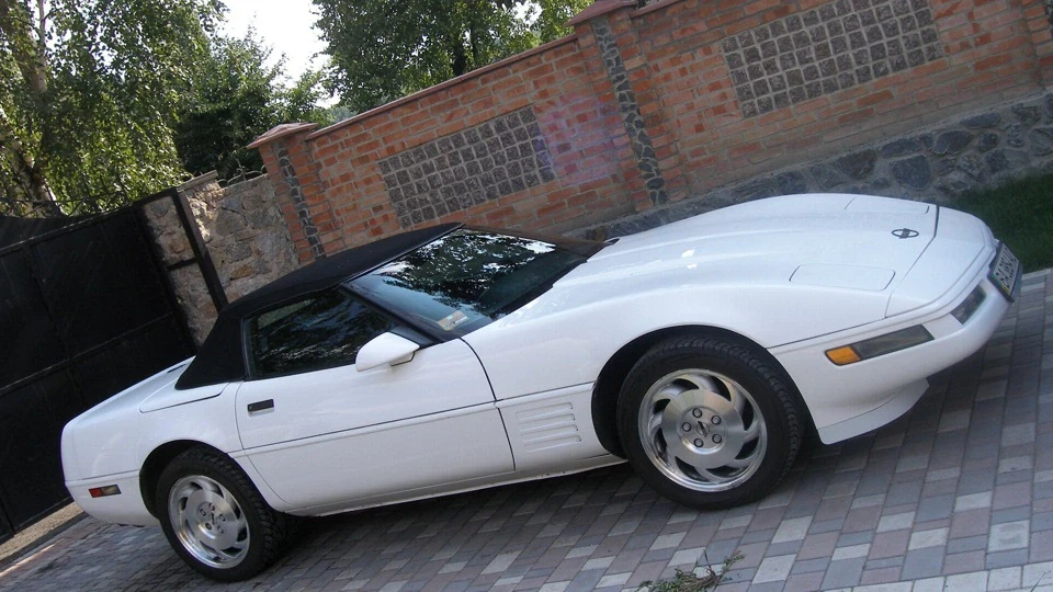 Chevrolet Corvette Convertible 5