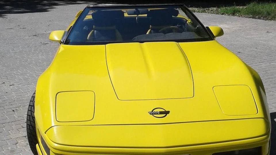 Chevrolet Corvette жовта легенда
