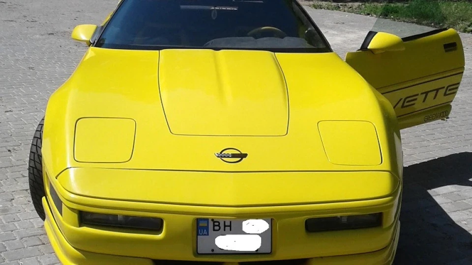 Chevrolet Corvette жовта легенда 3