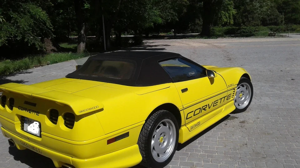 Chevrolet Corvette жовта легенда 5