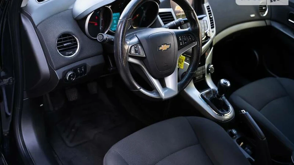 Chevrolet Cruze Hatchback 1.7 TD, by GM 2