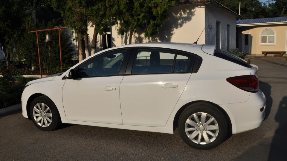 Chevrolet Cruze Hatchback 1.8 механіка 2