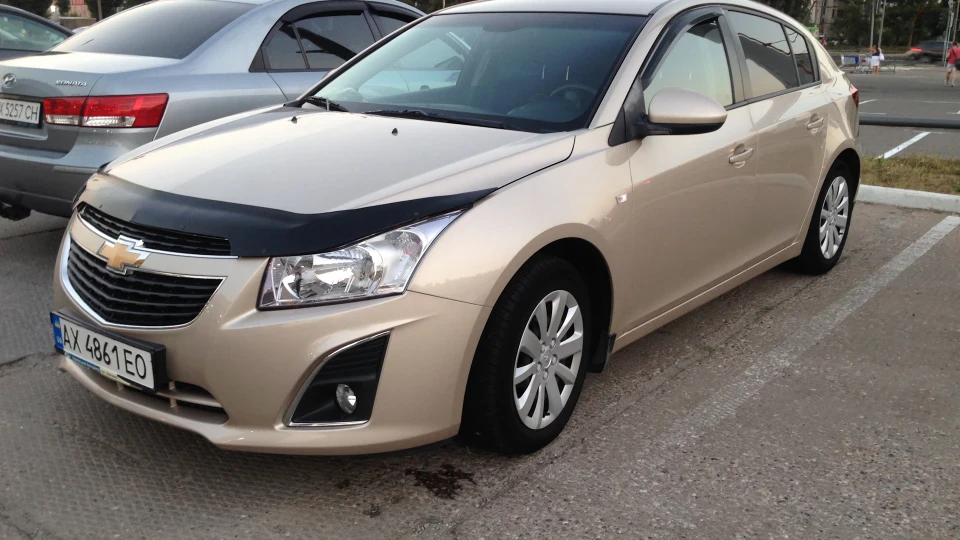 Chevrolet Cruze Hatchback bRoNzA