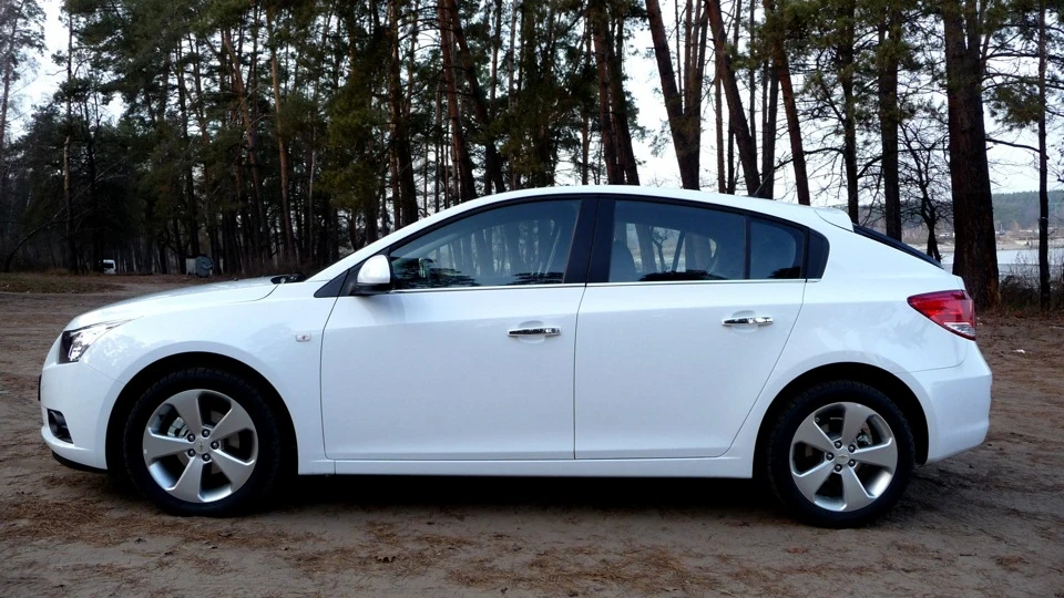 Chevrolet Cruze Hatchback White Style LTZ 4