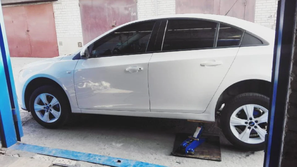 Chevrolet Cruze Білий 1,8 МТ 3