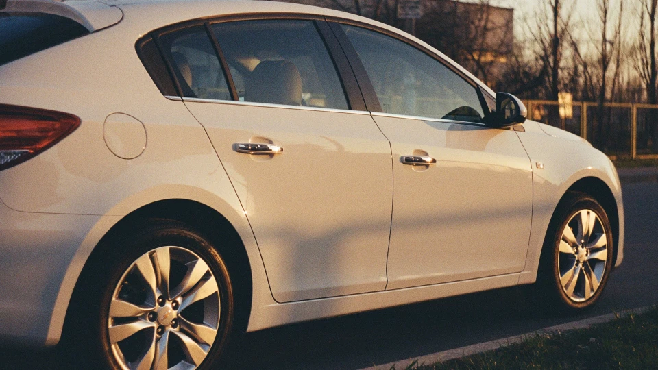 Chevrolet Cruze білий Бобик) 3