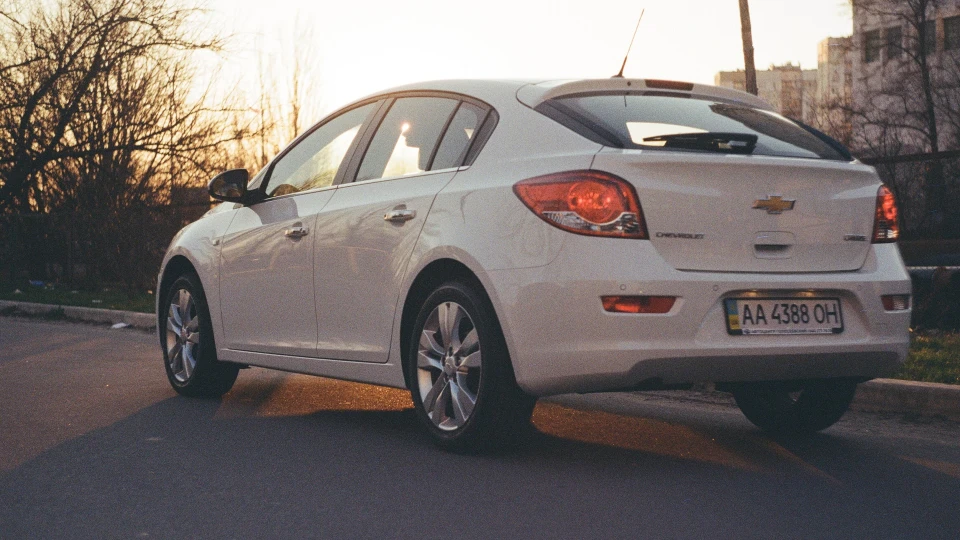 Chevrolet Cruze білий Бобик) 5