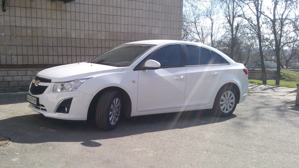 Chevrolet Cruze FL White 3