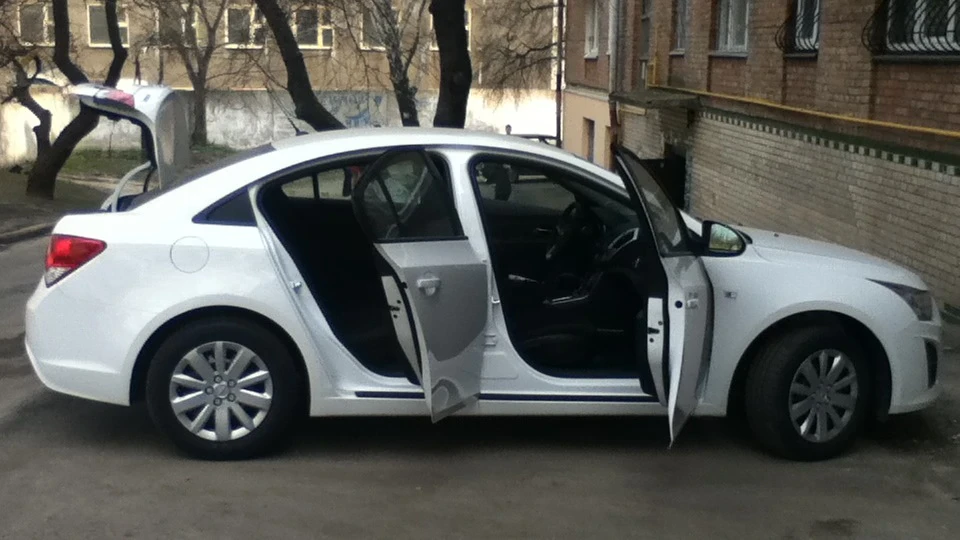 Chevrolet Cruze White Walker 4