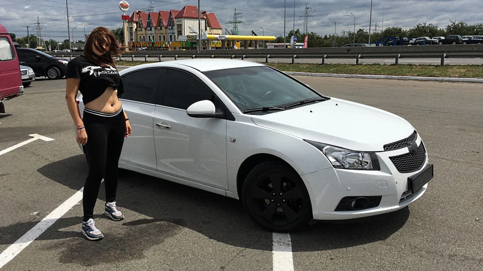 Chevrolet Cruze White&Black 4