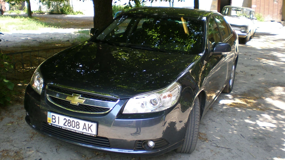 Chevrolet Epica перший з 3