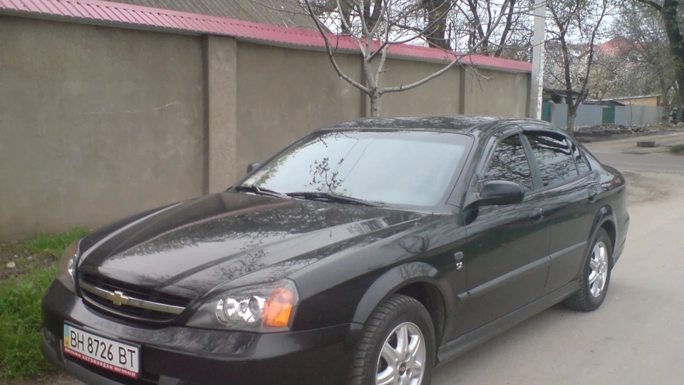Chevrolet Evanda великий чорний