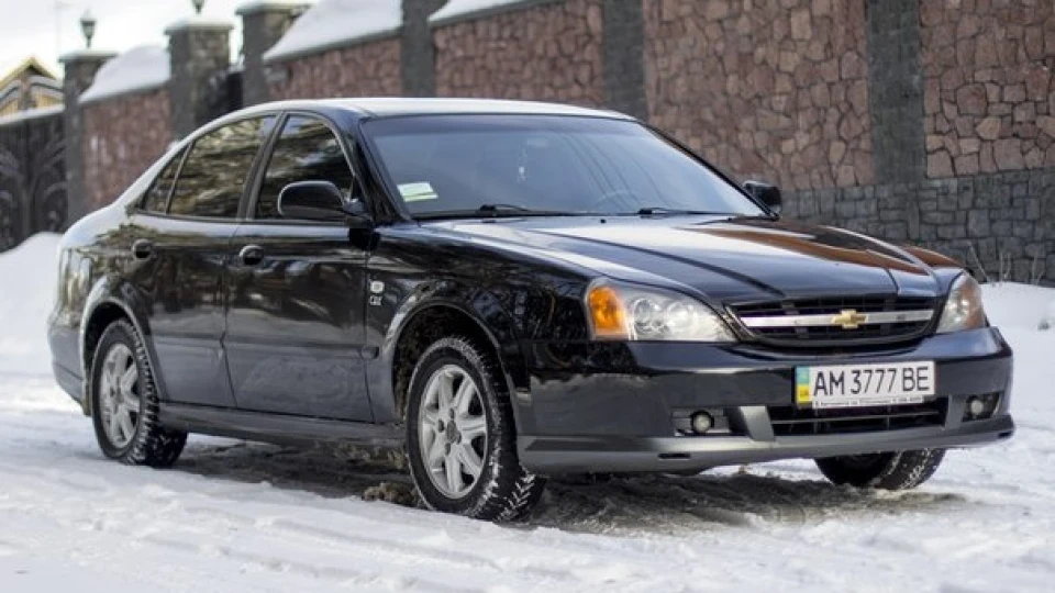 Chevrolet Evanda чорний ВАГОН 3