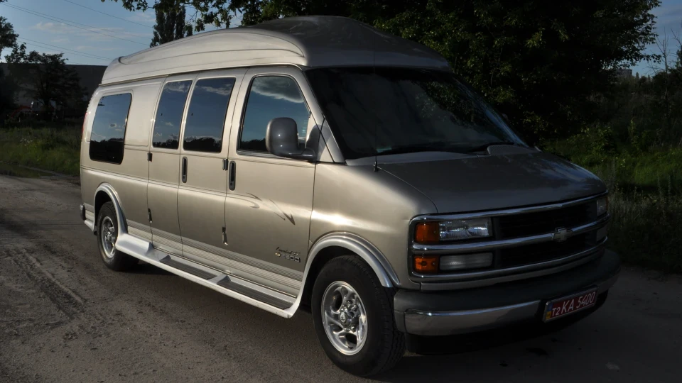 Chevrolet Express 2500 Limited SE 3