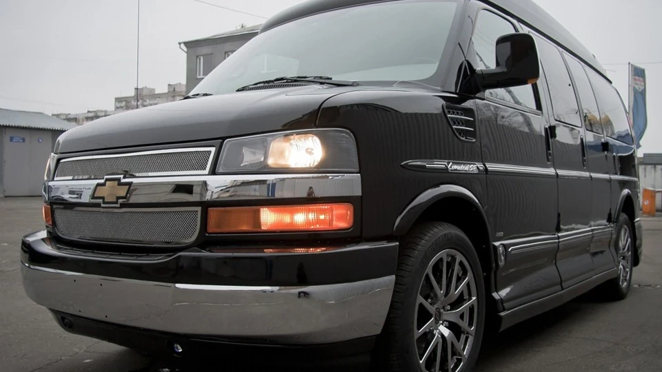 Chevrolet Express Справжній Full-size van 4