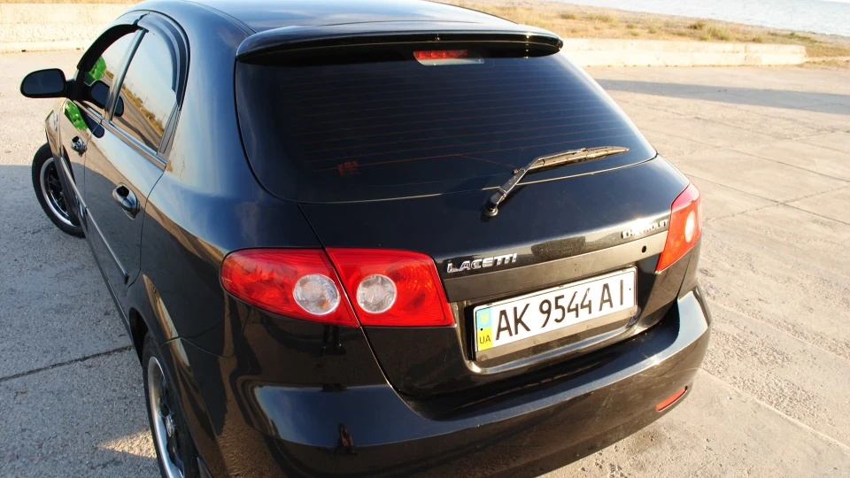Chevrolet Lacetti 5D 1.6 black 4