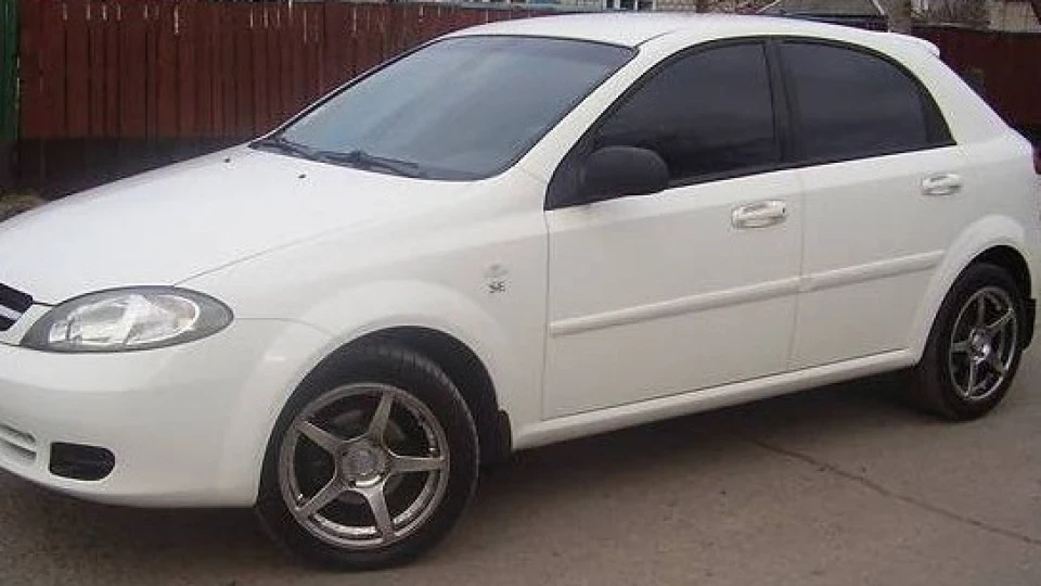 Chevrolet Lacetti 5D біла бабка кохання