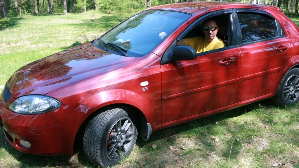 Chevrolet Lacetti 5D червона куля 1,6 SE+ 2