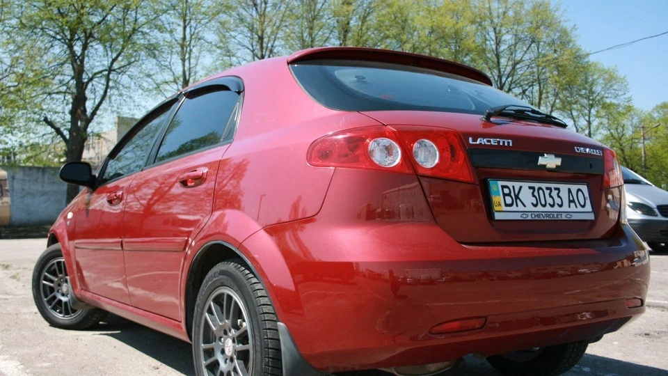 Chevrolet Lacetti 5D червона куля 1,6 SE+ 5