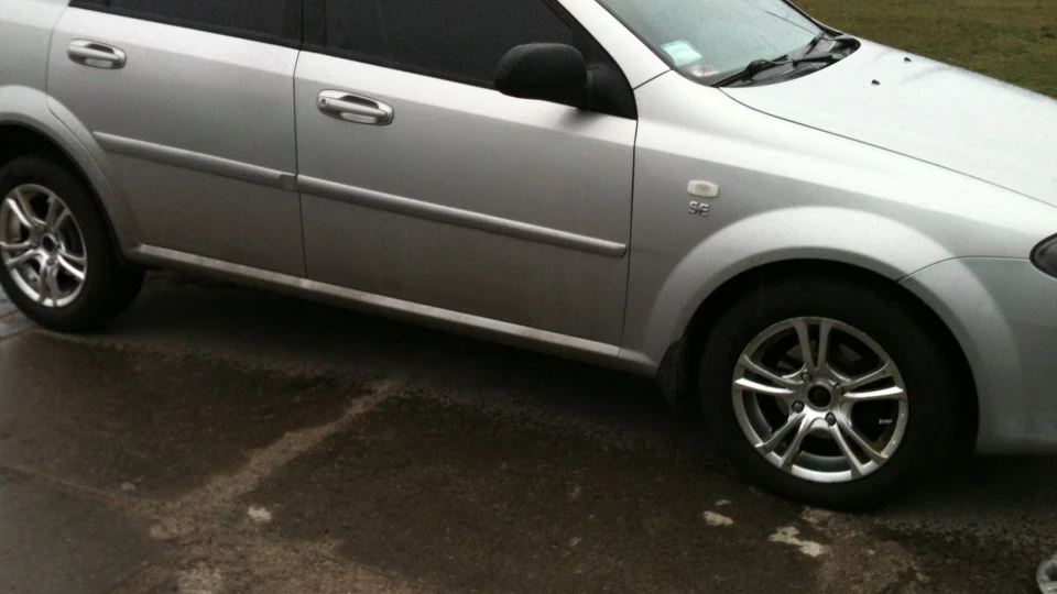 Chevrolet Lacetti 5D лачик-звичайний 2