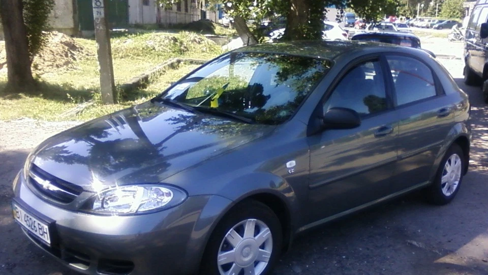 Chevrolet Lacetti 5D Сірий металік 1.6 SE 2