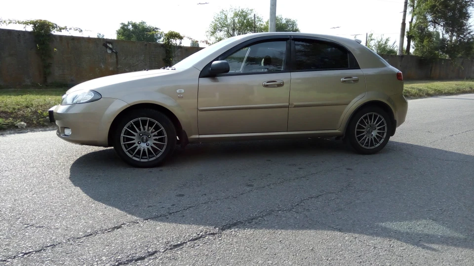 Chevrolet Lacetti 5D Золотий металік 1.6 2