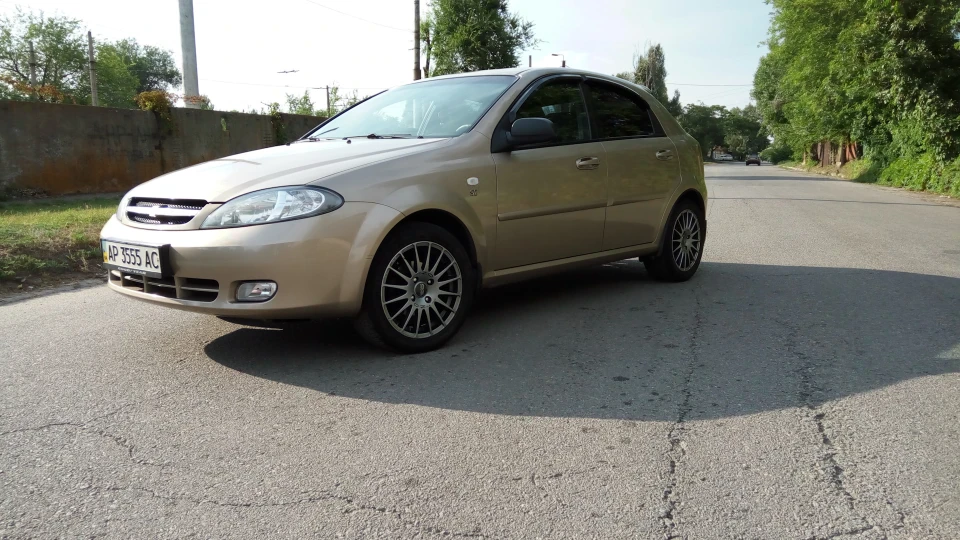 Chevrolet Lacetti 5D Золотий металік 1.6 5