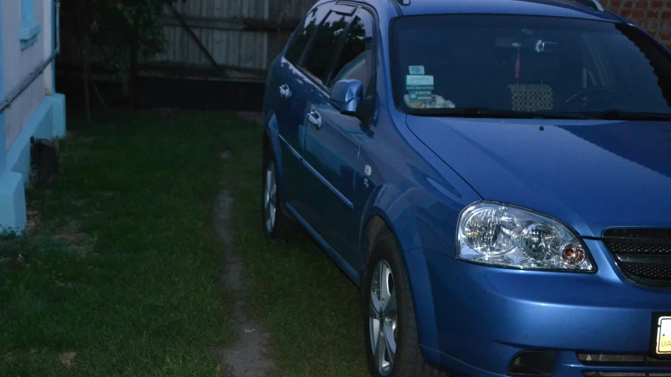Chevrolet Lacetti SW (благородний синій) 2
