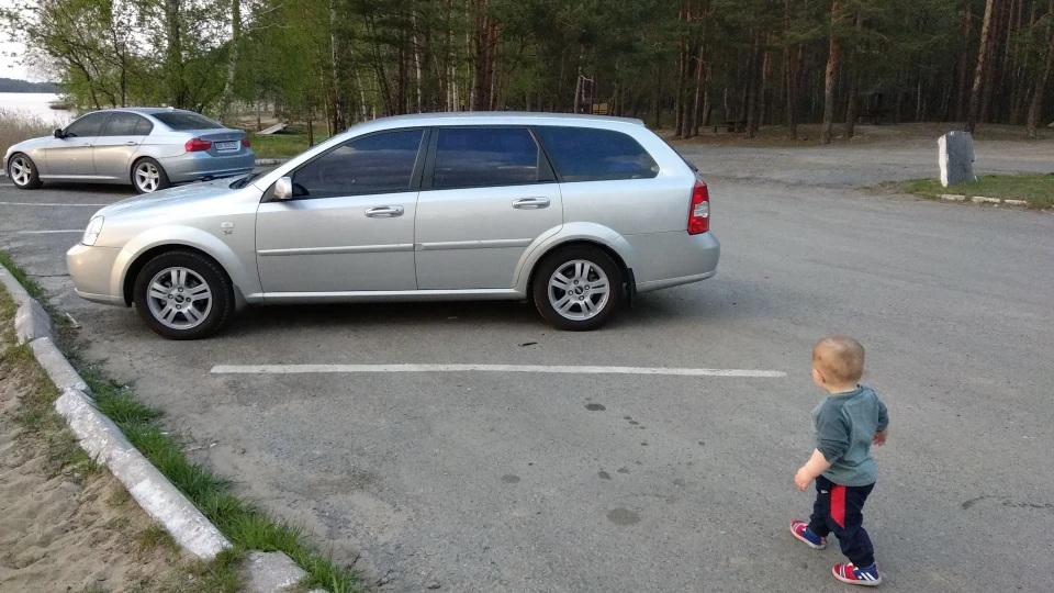 Chevrolet Lacetti SW срібляста шхуна 2