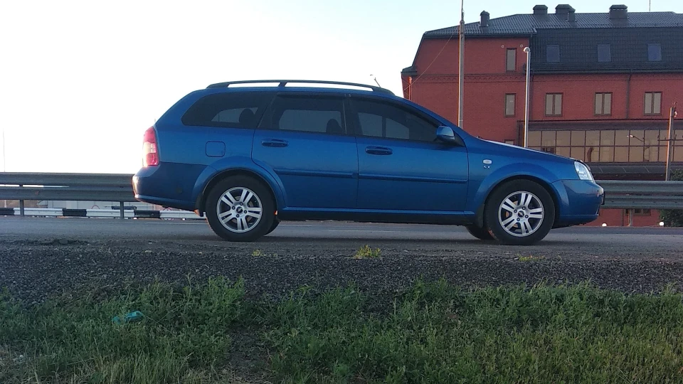 Chevrolet Lacetti SW subaru color 2