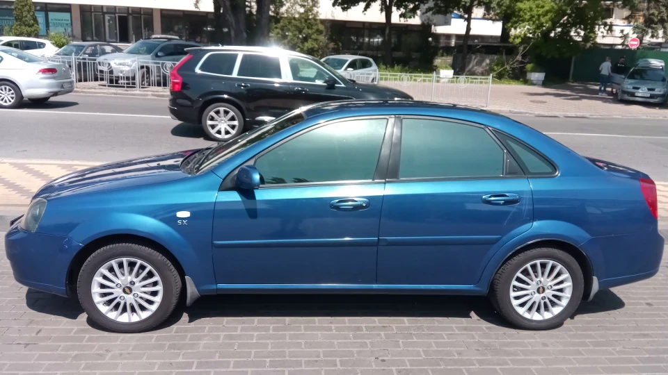 Chevrolet Lacetti 4