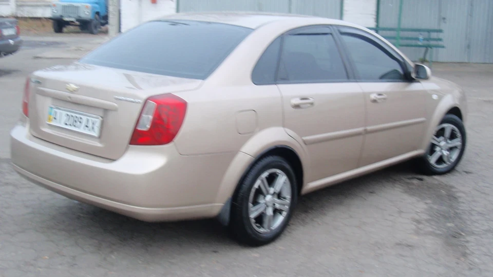 Chevrolet Lacetti 4