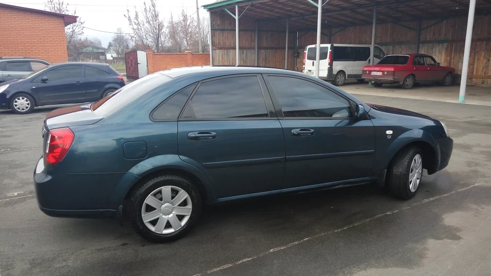 Chevrolet Lacetti 4