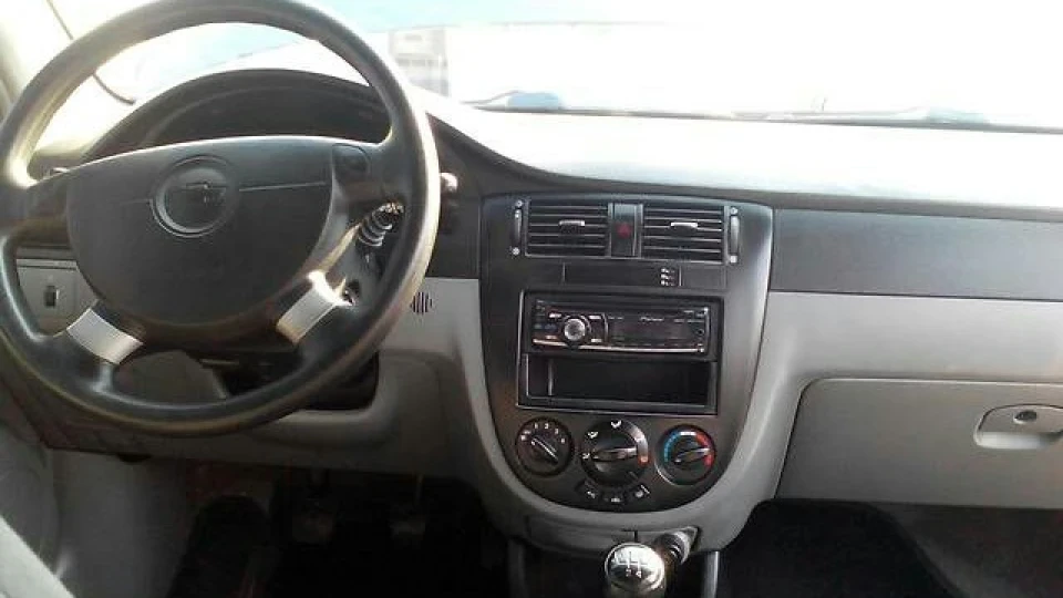 Chevrolet Lacetti 1.6 SE 3